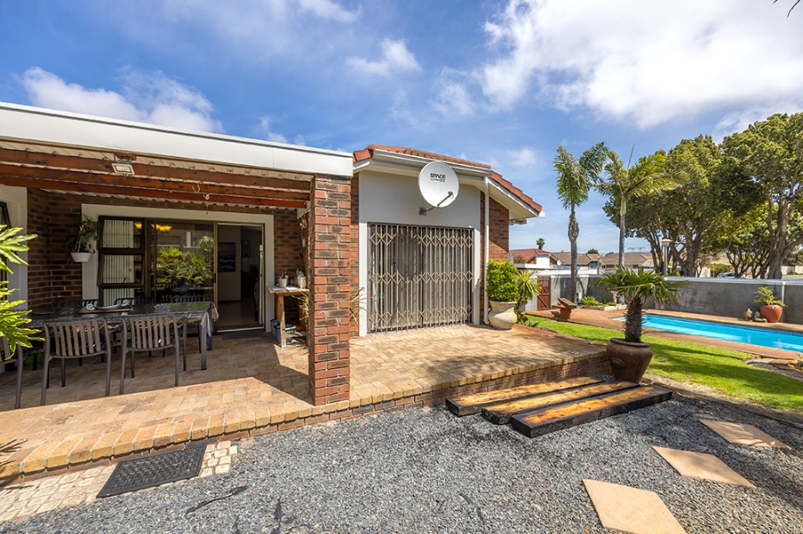 3 Bedroom Property for Sale in Kleinbosch Western Cape